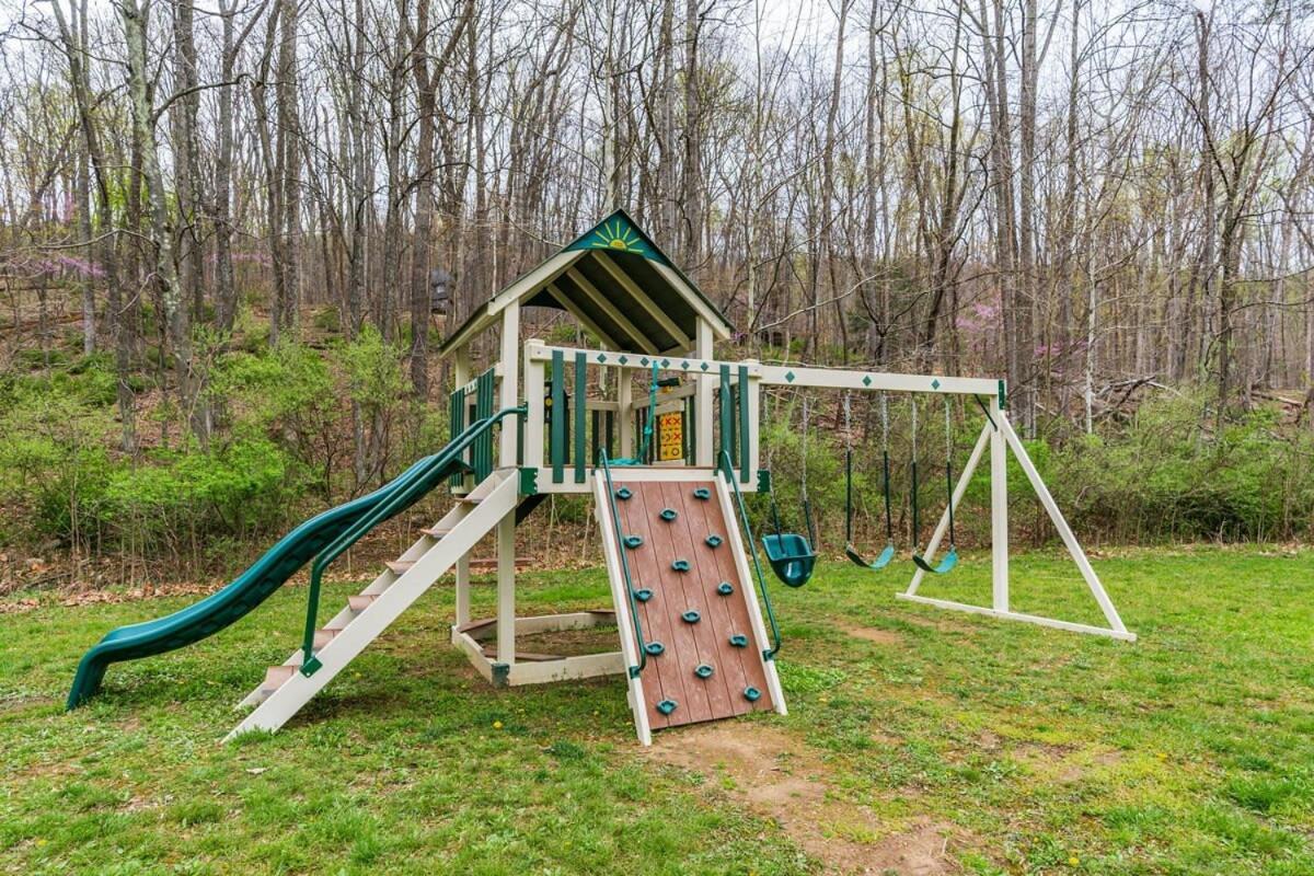 Huge Cabin W Hot Tub, Deck, Grill, Fire Pit, Wifi Berkeley Springs Exteriér fotografie