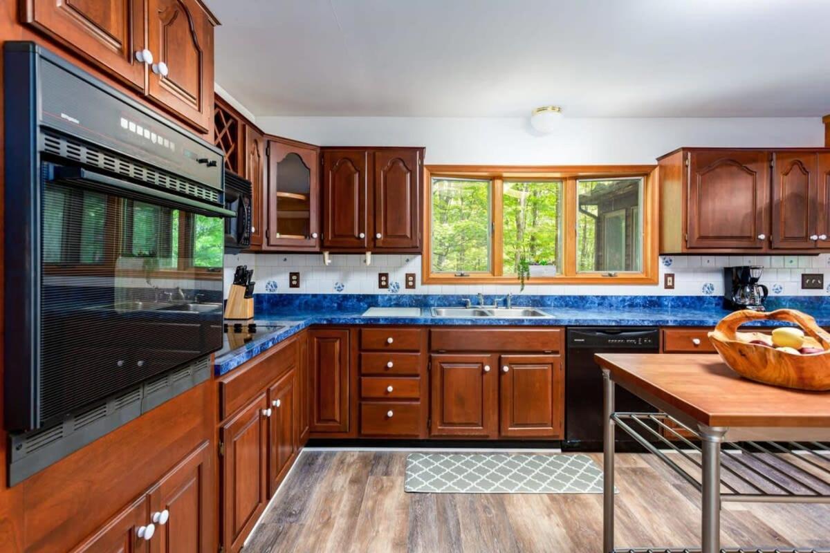 Huge Cabin W Hot Tub, Deck, Grill, Fire Pit, Wifi Berkeley Springs Exteriér fotografie
