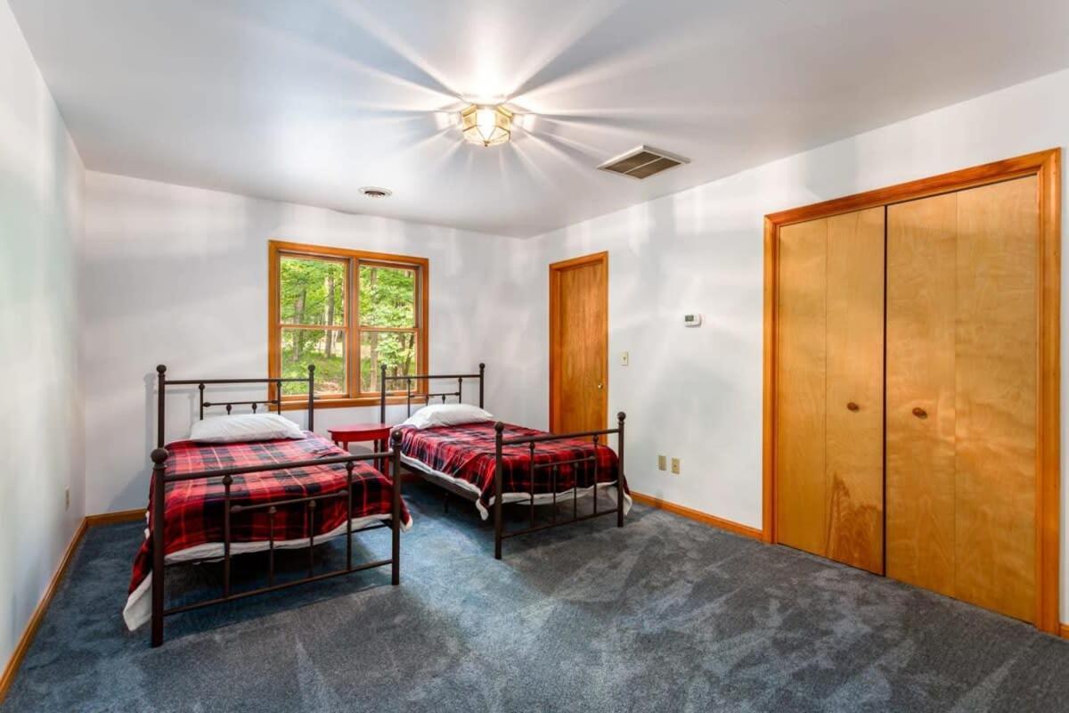 Huge Cabin W Hot Tub, Deck, Grill, Fire Pit, Wifi Berkeley Springs Exteriér fotografie