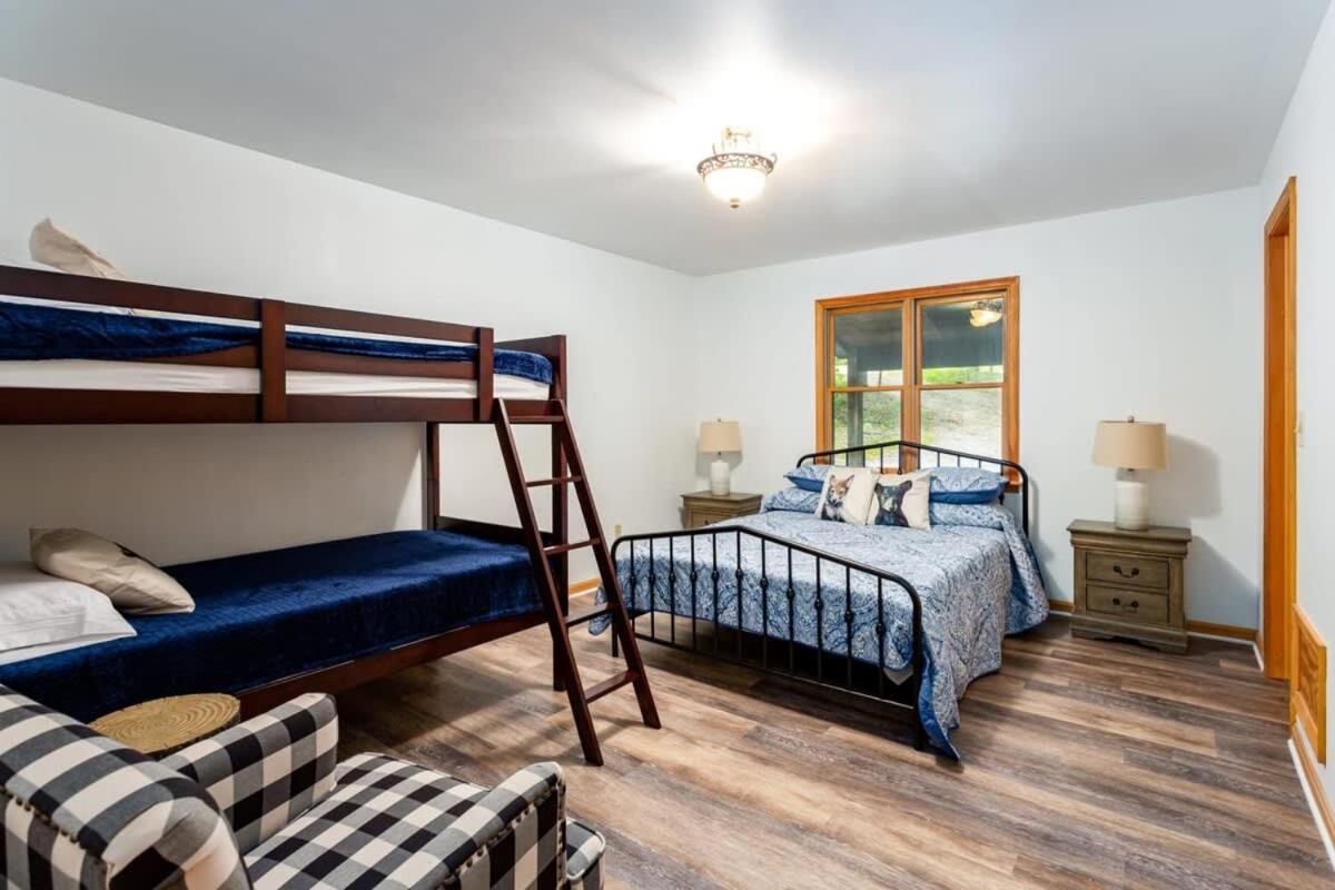 Huge Cabin W Hot Tub, Deck, Grill, Fire Pit, Wifi Berkeley Springs Exteriér fotografie